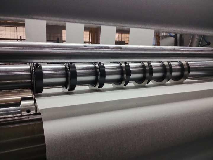 Kraft Paper Boxes Jumbo Roll Slitter Rewinder Machine
