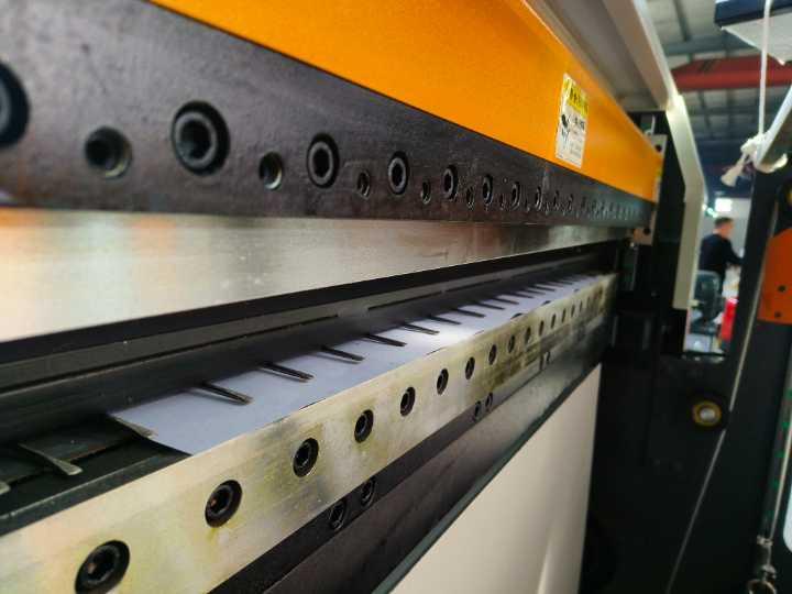 Coated Kraft paper Roll To Sheets Cutting Machine